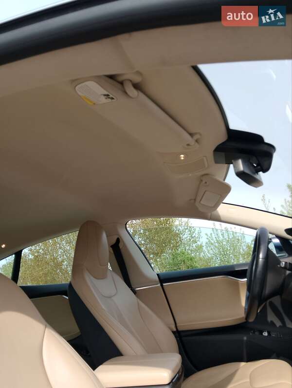 Лифтбек Tesla Model S 2015 в Киеве