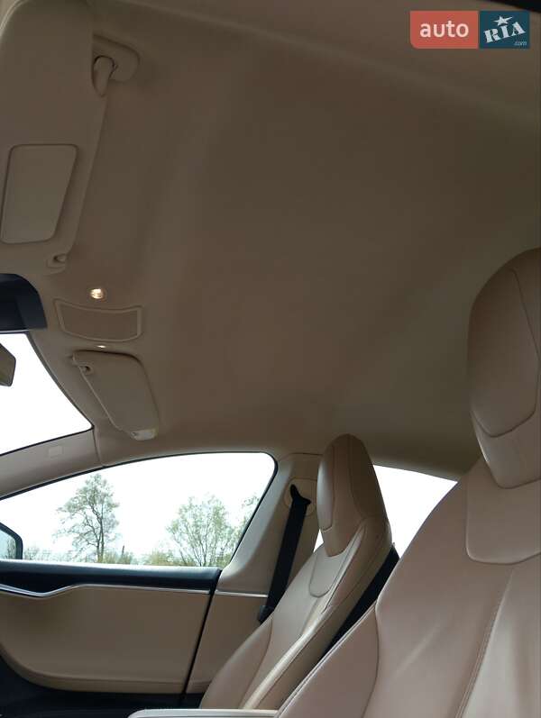 Лифтбек Tesla Model S 2015 в Киеве