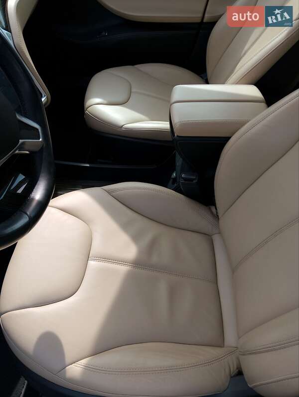 Лифтбек Tesla Model S 2015 в Киеве