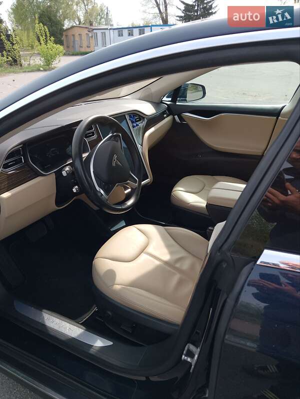 Лифтбек Tesla Model S 2015 в Киеве