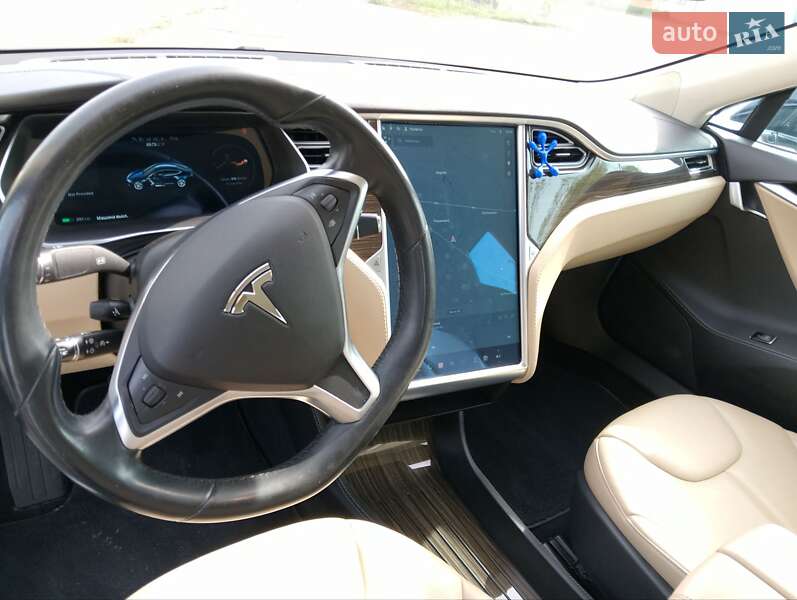 Лифтбек Tesla Model S 2015 в Киеве