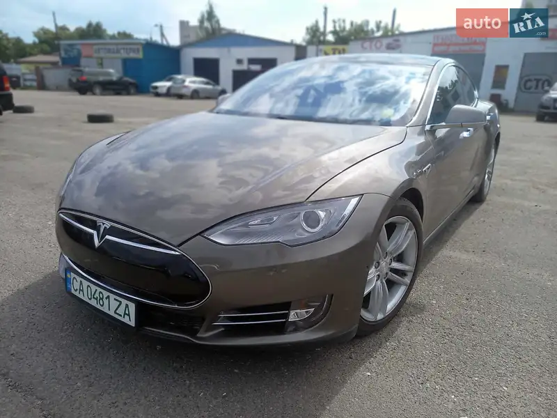 Tesla Model S 2016