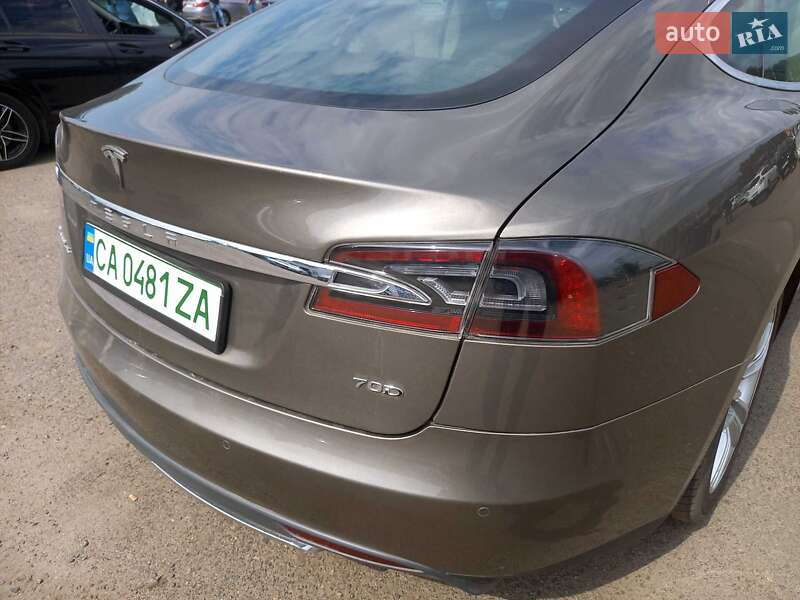 Лифтбек Tesla Model S 2016 в Черкассах