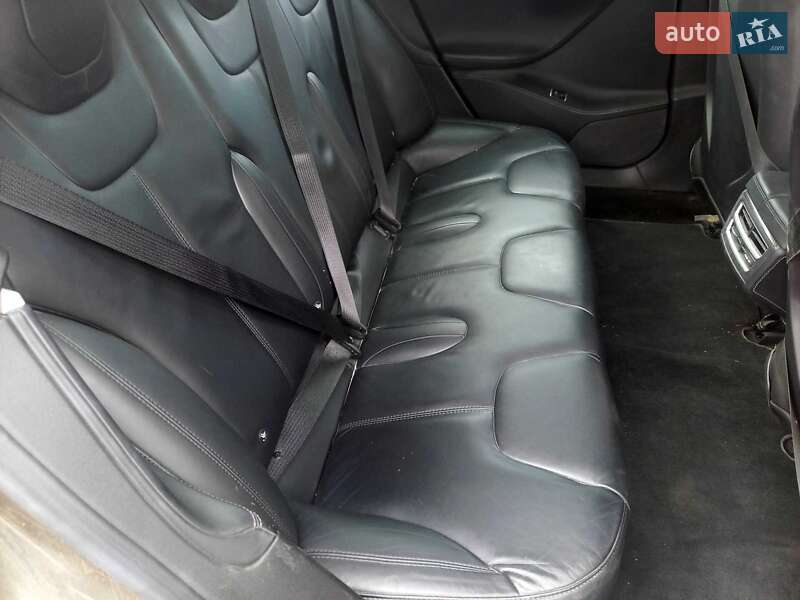 Лифтбек Tesla Model S 2016 в Черкассах