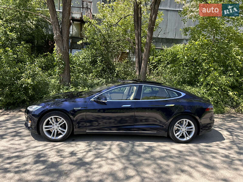 Лифтбек Tesla Model S 2015 в Ивано-Франковске