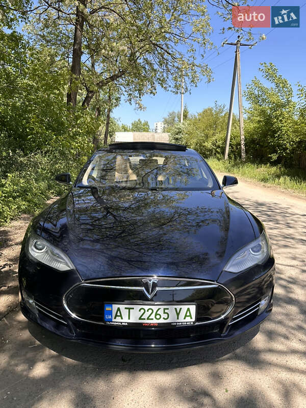 Лифтбек Tesla Model S 2015 в Ивано-Франковске