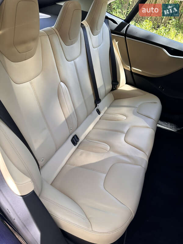 Лифтбек Tesla Model S 2015 в Ивано-Франковске