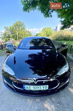 Лифтбек Tesla Model S 2015 в Днепре