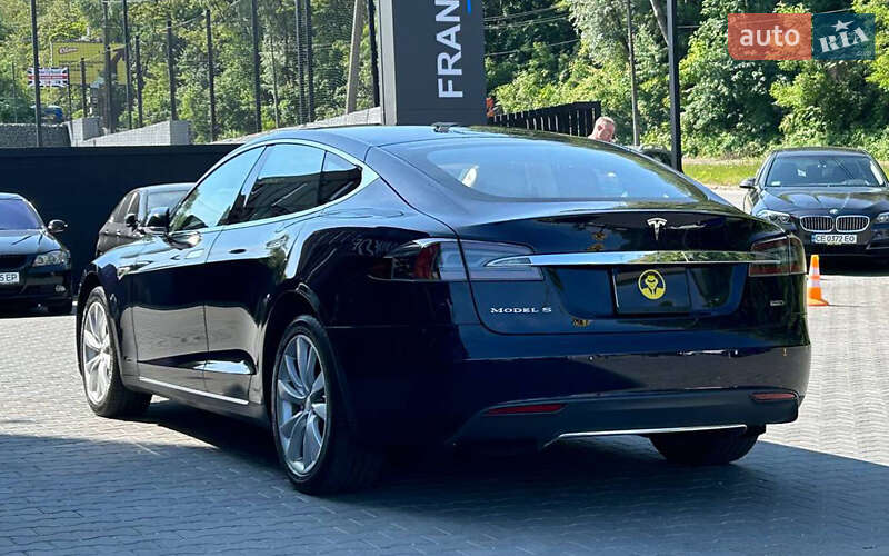 Лифтбек Tesla Model S 2015 в Черновцах