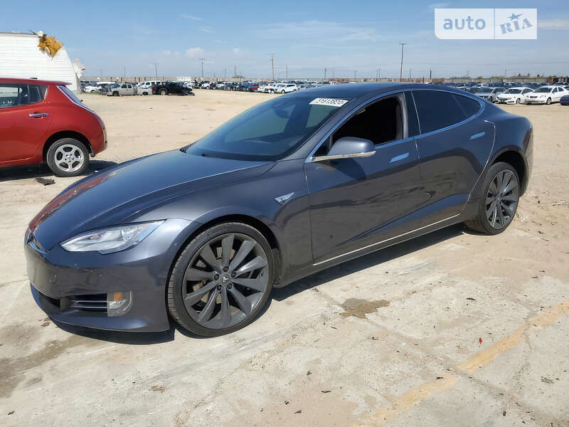 Лифтбек Tesla Model S 2016 в Коломые
