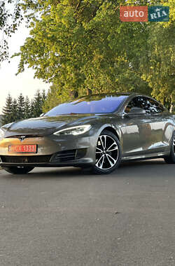 Лифтбек Tesla Model S 2015 в 