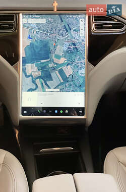 Лифтбек Tesla Model S 2015 в 