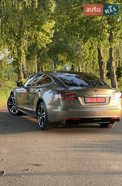 Лифтбек Tesla Model S 2015 в 