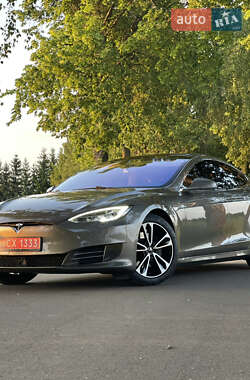 Лифтбек Tesla Model S 2015 в 