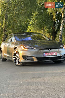 Лифтбек Tesla Model S 2015 в 