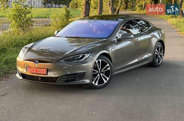 Лифтбек Tesla Model S 2015 в 