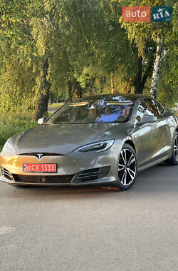 Лифтбек Tesla Model S 2015 в 