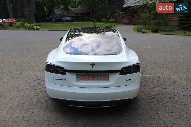 Лифтбек Tesla Model S 2015 в Львове