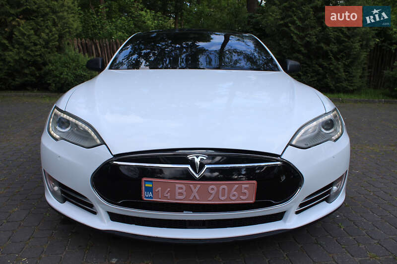 Лифтбек Tesla Model S 2015 в Львове