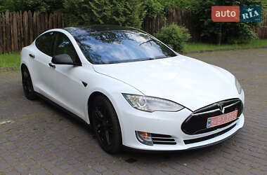 Лифтбек Tesla Model S 2015 в Львове