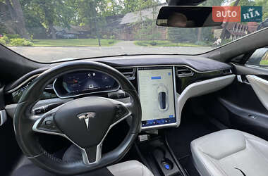 Лифтбек Tesla Model S 2015 в Львове