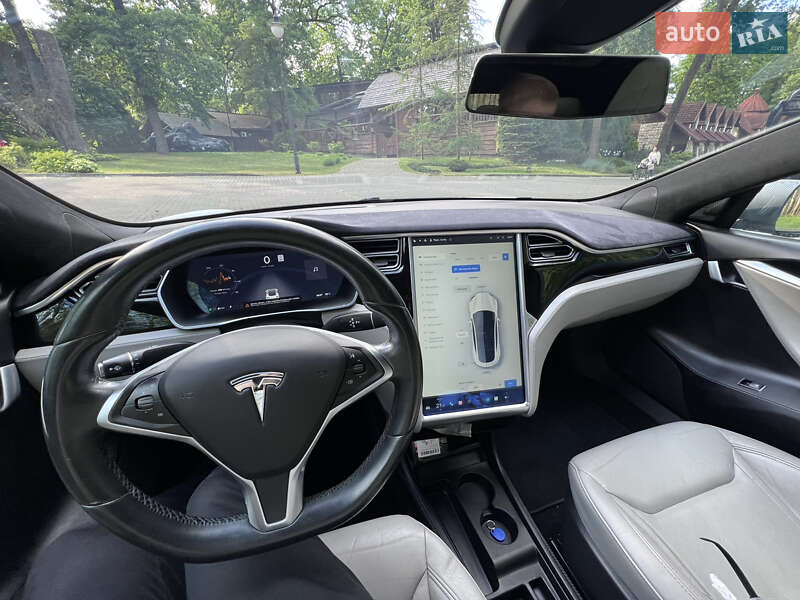 Лифтбек Tesla Model S 2015 в Львове
