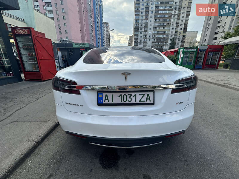 Лифтбек Tesla Model S 2013 в Киеве