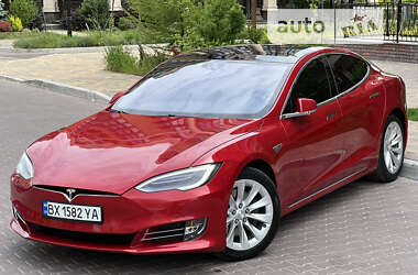 Лифтбек Tesla Model S 2016 в Киеве