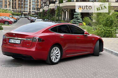 Лифтбек Tesla Model S 2016 в Киеве