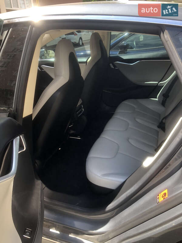 Ліфтбек Tesla Model S 2014 в Тернополі