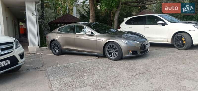 Ліфтбек Tesla Model S 2016 в Одесі