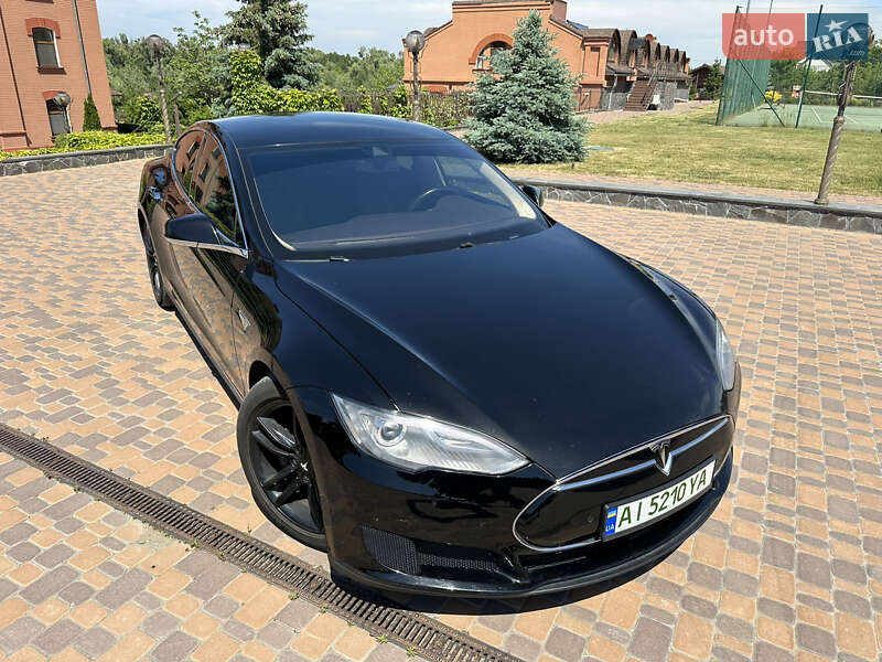 Лифтбек Tesla Model S 2014 в 