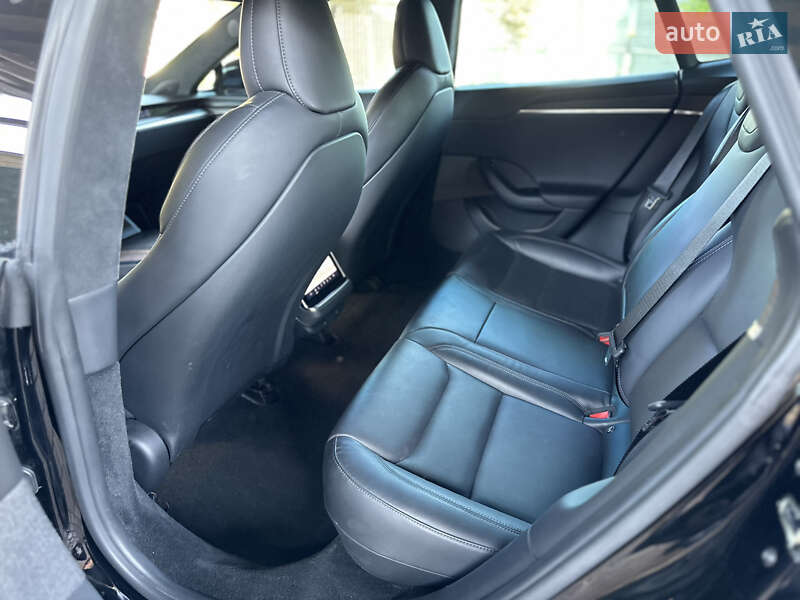 Лифтбек Tesla Model S 2022 в Киеве