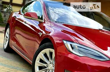 Ліфтбек Tesla Model S 2017 в Львові