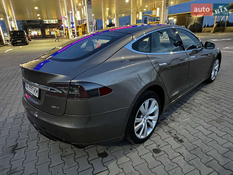 Лифтбек Tesla Model S 2015 в Киеве фото 10 Лифтбек Tesla Model S 2015 в Киеве