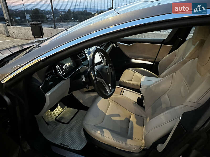 Лифтбек Tesla Model S 2015 в Киеве фото 15 Лифтбек Tesla Model S 2015 в Киеве