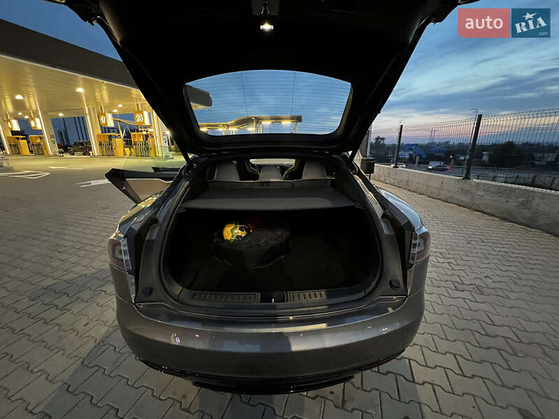 Лифтбек Tesla Model S 2015 в Киеве фото 18 Лифтбек Tesla Model S 2015 в Киеве