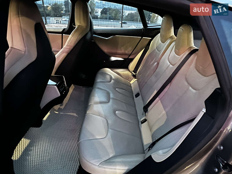 Лифтбек Tesla Model S 2015 в Киеве фото 33 Лифтбек Tesla Model S 2015 в Киеве