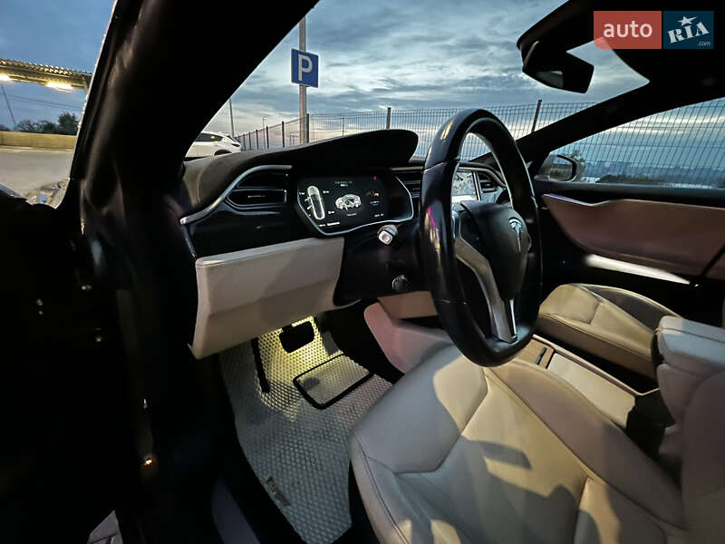 Лифтбек Tesla Model S 2015 в Киеве фото 32 Лифтбек Tesla Model S 2015 в Киеве