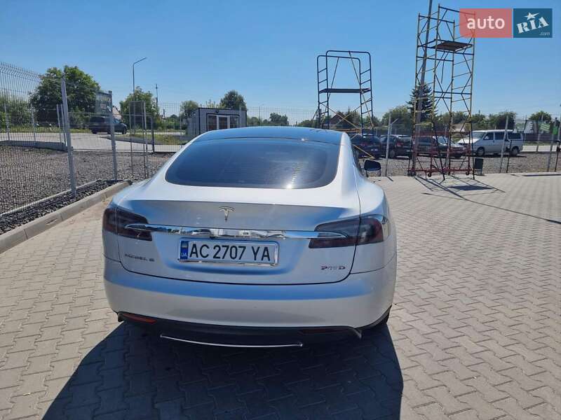 Лифтбек Tesla Model S 2013 в Нововолынске