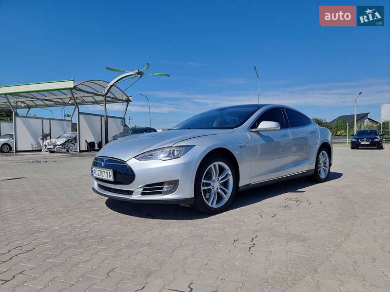 Лифтбек Tesla Model S 2013 в Нововолынске
