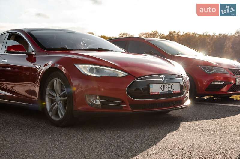 Tesla Model S 2013