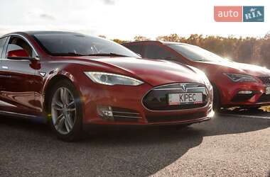 Ліфтбек Tesla Model S 2013 в 