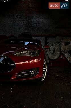 Ліфтбек Tesla Model S 2013 в 