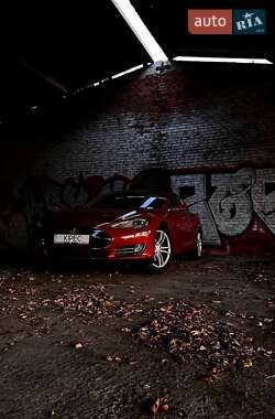 Ліфтбек Tesla Model S 2013 в 