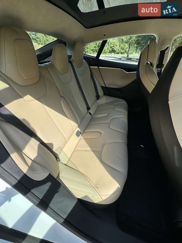 Ліфтбек Tesla Model S 2017 в Запоріжжі