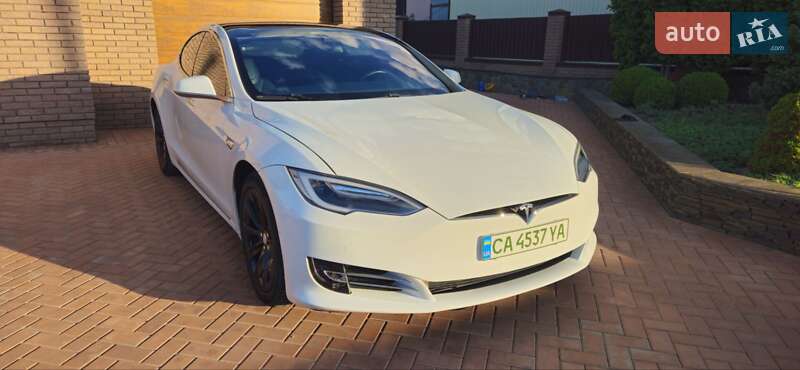 Лифтбек Tesla Model S 2018 в 