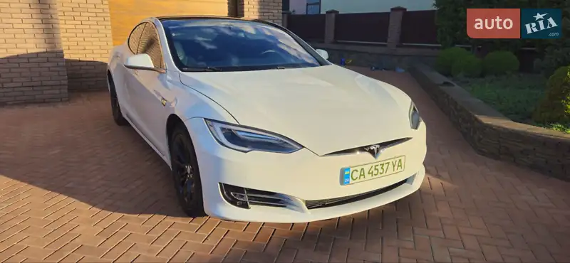Лифтбек Tesla Model S 2018 в 
