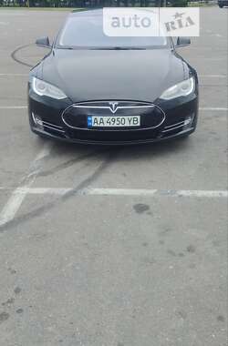 Лифтбек Tesla Model S 2013 в 