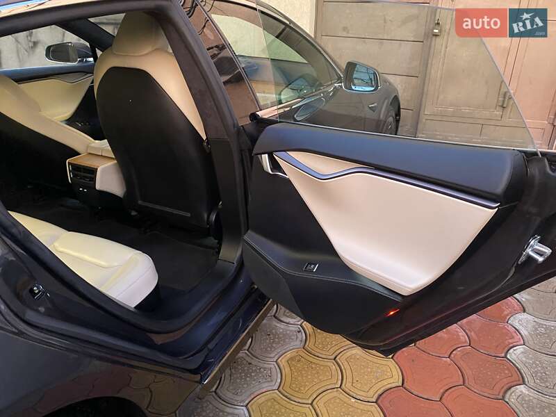 Ліфтбек Tesla Model S 2020 в Полтаві